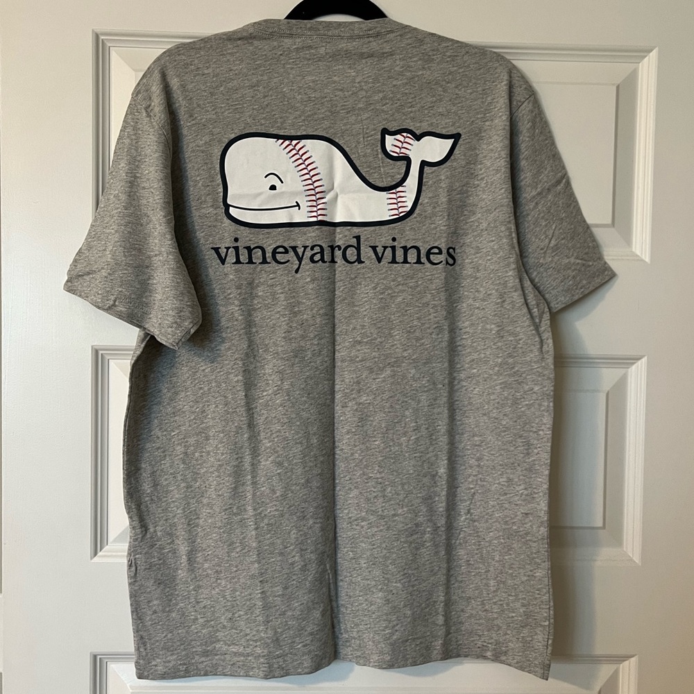 NWT Vineyard Vines Short sleeve T Shirt with Baseball Vineyard Vines Logo Size M